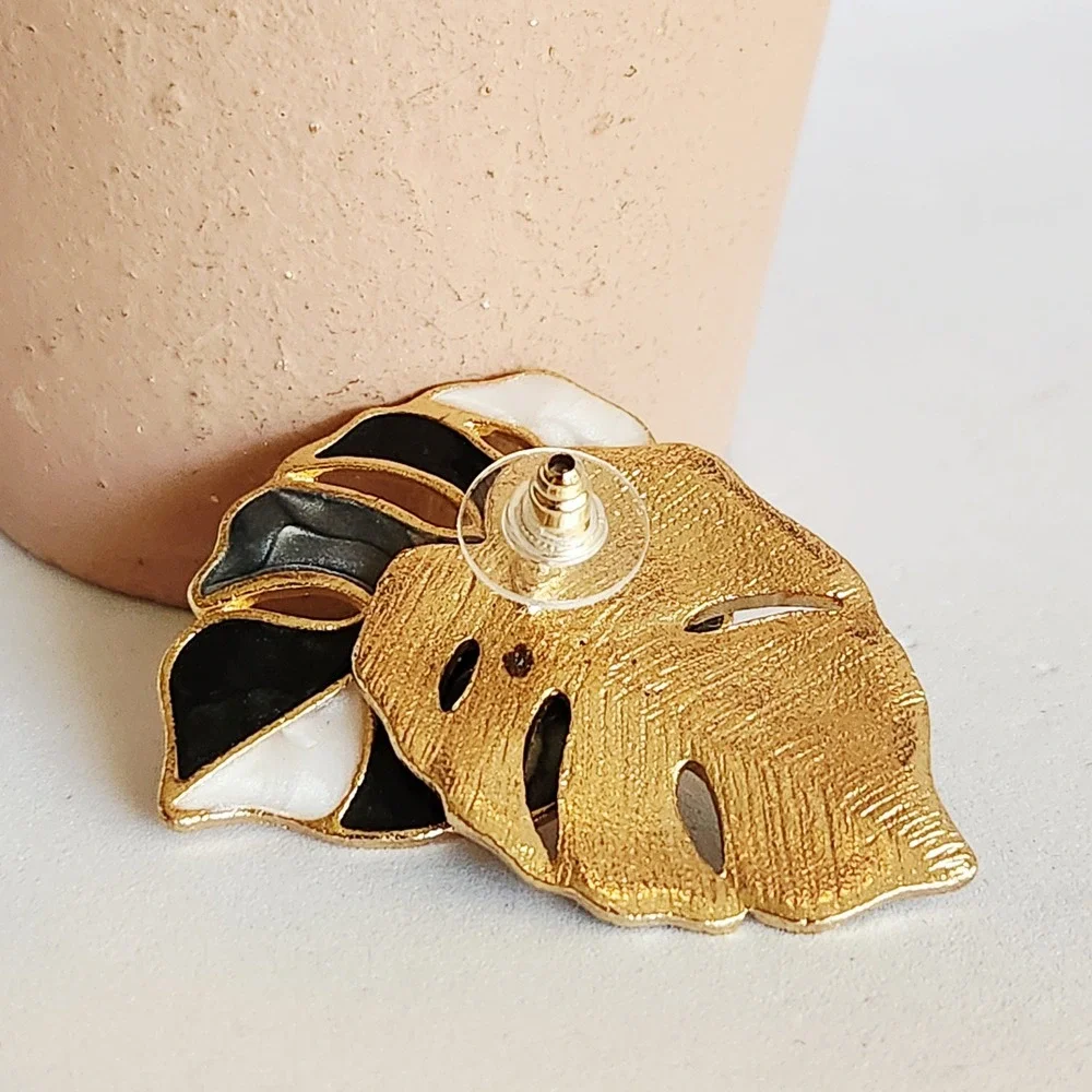Monstera Leaf Stud Earrings Black White Grey Marbled Enamel Gold Tone‎ Tropical